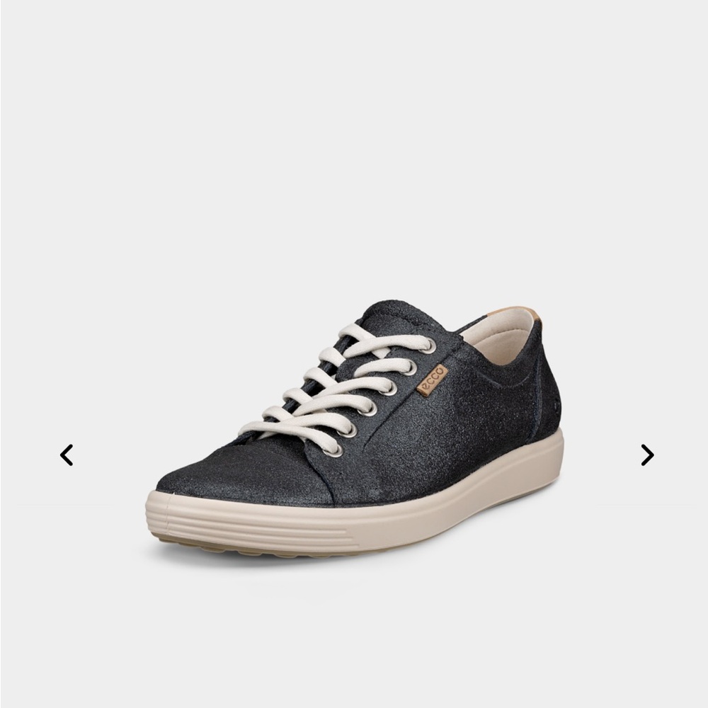 ECCO Women’s Soft Black Leather Sneakers Size 7m